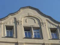 Das Haus fügt sich harmonisch in das Ensemble der Straße ein